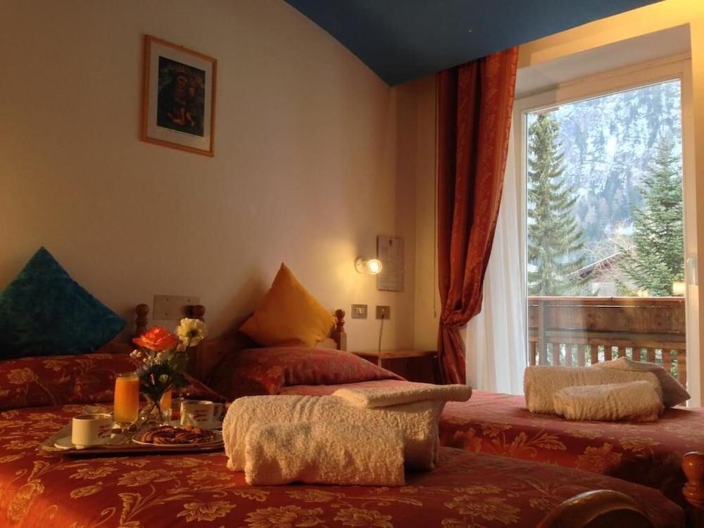 Hotel Rododendro Val Di Fassa Campitello di Fassa Exterior foto